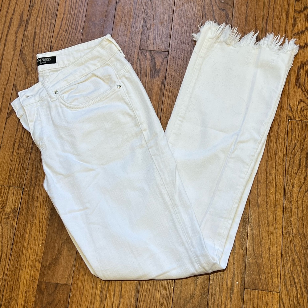 Heartless Jeans**Jodi Crop 24”**Whitw Denim Jeans**$189